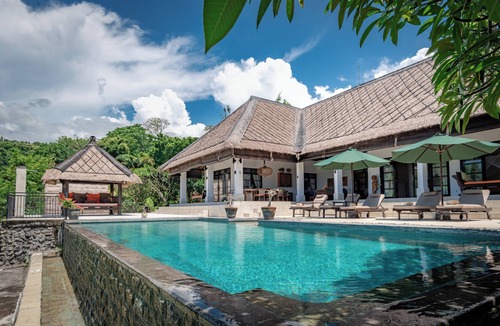 Temukus Villa | Exclusive villa Bayu: infinity pool, wellness pavilion, ocean view &full service