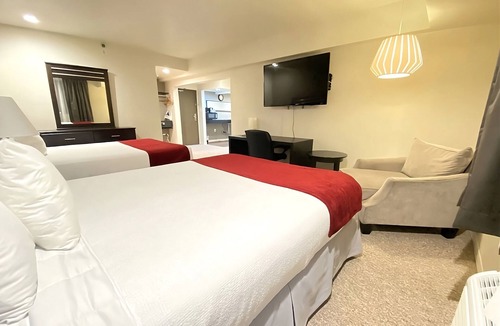Torrance Hotel | Executive Double Suite with Modern Comfort near South Bay and Los Angeles