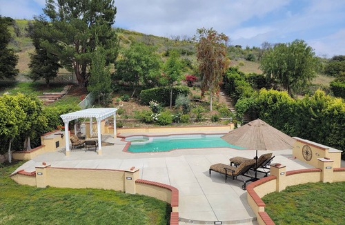Canoga Park House | Executive Living, Scenic location 5+3 furnished; pool and entertainer's backyard