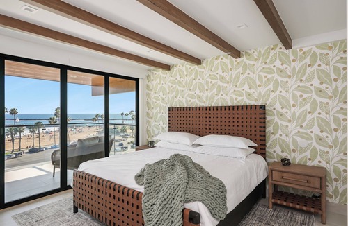 Corona del Mar Condo | Experience a luxurious 4-bedroom, 4.5-bath mid-century modern coastal escape in Corona Del Mar, CA. Steps from the Pacific Ocean, this fully remodeled home features a gourmet kitchen, private hot tub, sauna, and Cntrl4 system. Comfortably fits 10