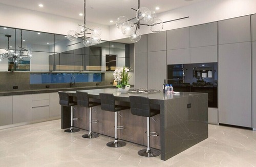 Brentwood Villa | Experience luxury in our 7-bedroom, 7,500 sq ft retreat