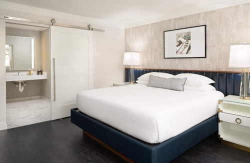 Tri-West Hotel | Experience Soothing Moments & Luxury! Outdoor Pool, Pet-friendly Property