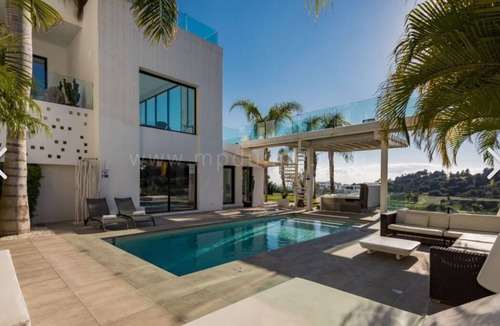 New Golden Mile Villa | Extreme Luxury Villa - Modern and great location