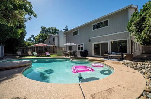 Fair Oaks House | Fabulous Fair Oaks 5b Home * King Bed * Pool