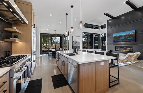 Truckee Villa | Fairway Vistas - Luxury Gray's Crossing Retreat with Private Hot Tub, Gym & Media Room