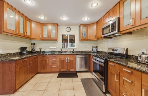 Pioneer Trail House | Family- Friendly Mountain & Forest View Retreat - 8 guests + kids 5 & under