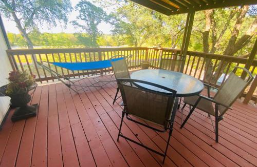 North Auburn House | Family friendly, 3 bedroom house, with king bed for up to 15 - BBQ - Internet - jet tub