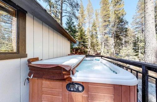 Pla-Vada Woodlands House | Family friendly Cabin with a Private Hot Tub & Private Grill
