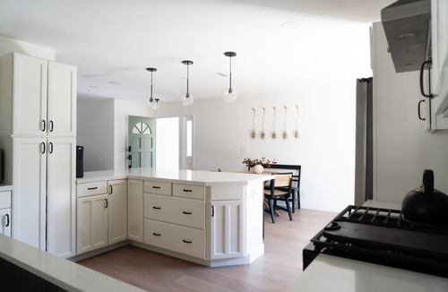 Oak View House | Family Friendly Modern Quiet Home Close to Downtown, Trails & Hikes. Work Remote