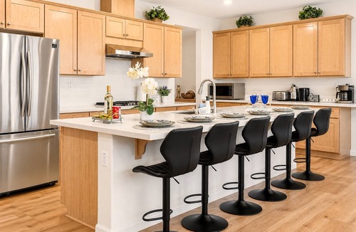 Salinas House | Family Friendly Retreat Near Monterey Sleeps 16+ |Sauna, Gazebos & Putting Green