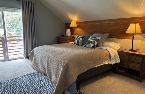 Pla-Vada Woodlands Cabin | Family/Pet-Friendly Home in Soda Springs near Sugar Bowl, Truckee