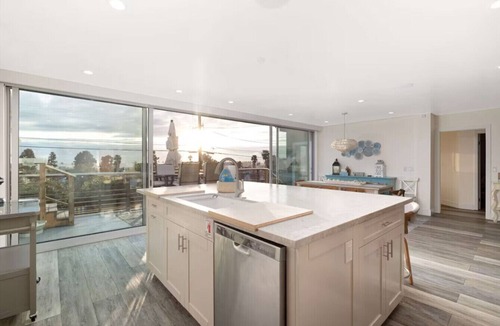 Townsite House | Fantastic 4 Br Beach House Location and Amenities with Hot Tub and Panoramic Ocean Views!