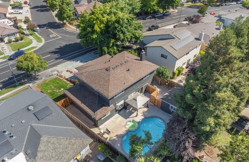 Gilroy House | Fantastic 5-bedroom house with a pool in the center of Gilroy