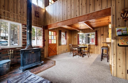 Fawnskin House | Fawnskin Cabin - A quaint cabin in a peaceful location, close to Big Bear's attractions! cabin