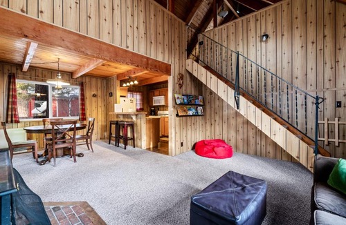 Fawnskin House | Fawnskin Cabin - A quaint cabin in a peaceful location, close to Big Bear's attractions! cabin