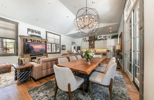 Truckee House | First Light By Tahoe Getaways - Luxury 3BR w Hot Tub & Yard in Grays Crossing