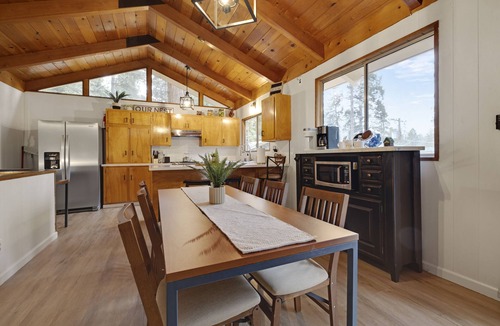 Twain Harte House | For the discerning guest! Cabin at Lilac Terrace 🌲⛷️with summer TH Lake Access.