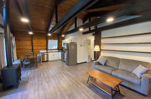 Mountain View Estates Ski Chalet | Forest View Dog Friendly 2-Bedroom House Near Heavenly And Lake