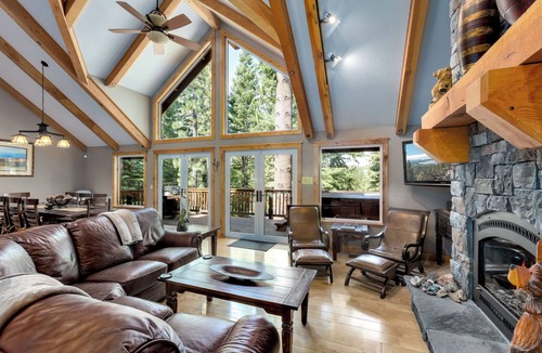 Tahoe Paradise House | Forest View Lodge in Tahoe Paradise: Hot Tub, Game Room, Media Room, Location!