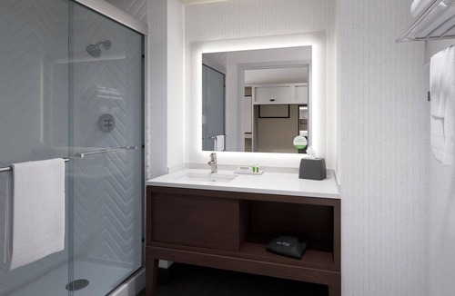 Barstow Hotel | Friendly Room Stay Close to Tanger Mall + Harvey House – Great Location!