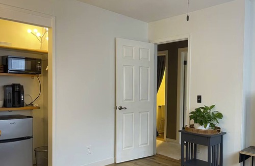 Camarillo Apartment | Fully private cheerful 475 square foot studio with central AC/Heating
