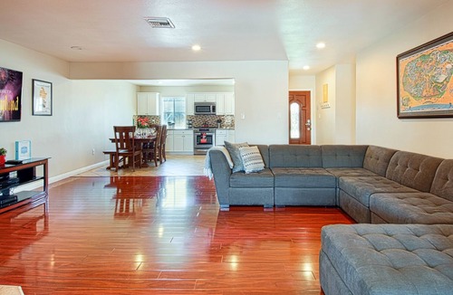 Hermosa Village House | Funtierland + Babes in Toyland + Walk to Disney + Pool + Pool table