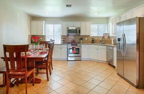 Hermosa Village House | Funtierland + Babes in Toyland + Walk to Disney + Pool + Pool table