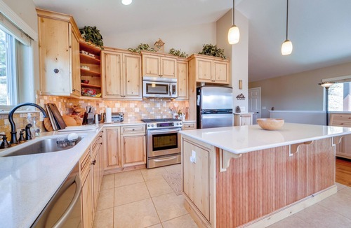 South Lake Tahoe House | Furnished Deck + Gas Grill: South Lake Tahoe Home!