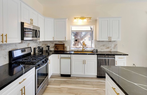 Pine Mountain Club House | Game Room & Deck: Modern Frazier Park Home!