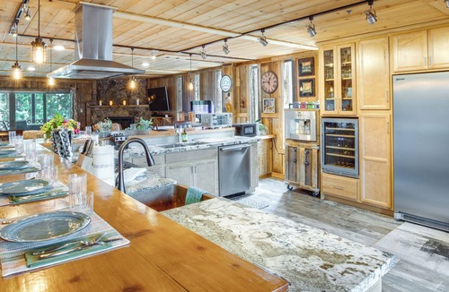 Stateline Condo | Game Room, Mtn Views! Unit 1 Mi to Heavenly Resort