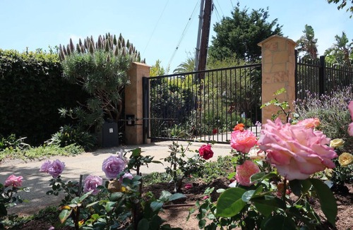 Central Malibu House | Gated 3 bedroom 3.5 bathroom home in Malibu with pool!