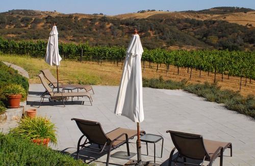 Soledad House | Gated Mediterranean villa surrounded by vineyards near Pinnacles National Park.