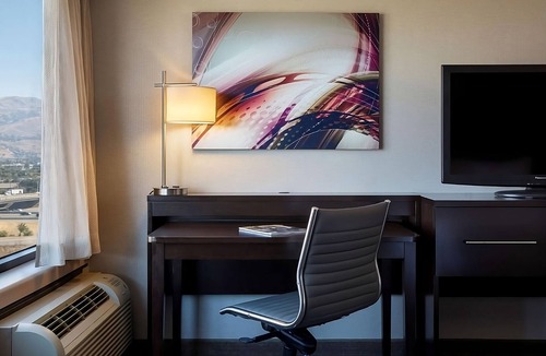 Milpitas Hotel | Get Ready for Blissful Getaway! 4 Relaxing Units, Fitness Center, Pet-Friendly