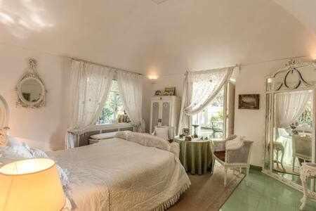 Marina Piccola Villa | GOCCE VILLAS - Green Coral Villa di lusso 1950