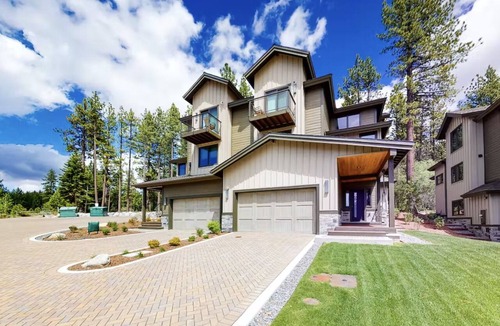 South Lake Tahoe Villa | Gondola Vista 6 Bedroom Villa