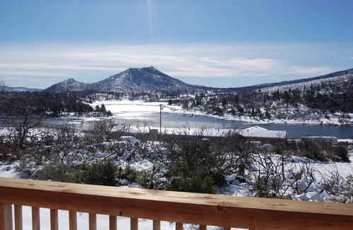 Julian House | Gorgeous Lake View, next to meadow, WiFi, Game Room, wildlife