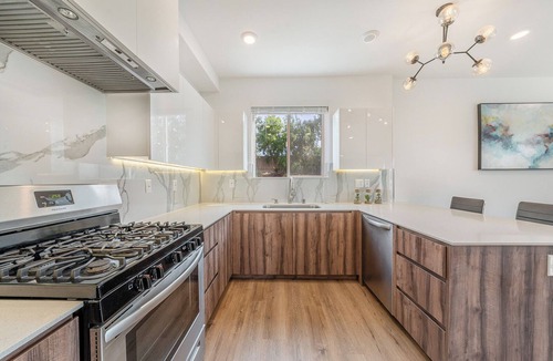 Valley Village House | Gorgeous/Modern 4bdr townhouse