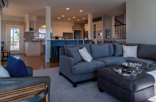Templeton House | Graceful Oaks- Spa and Beautiful New Pool!