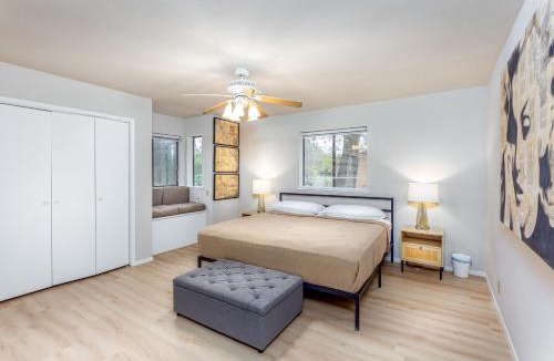Kaweah House | Grand Riverside Retreat - 150 yds from the River