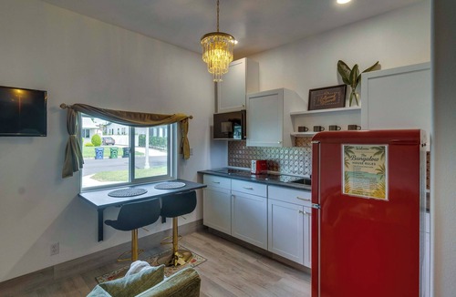 Valley Glen Apartment | Great for Work! Chic & Cozy Los Angeles Unit