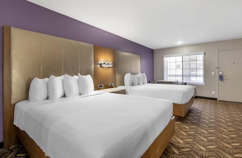 Inglewood Hotel | Great Location for Exploring Venice and Santa Monica