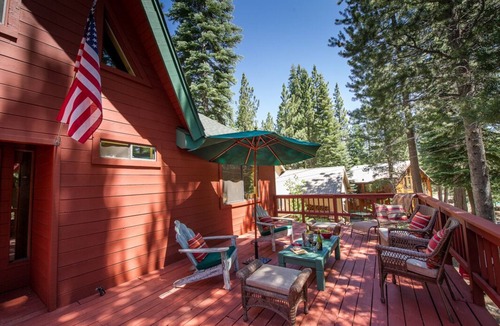 Truckee Cabin | Green Gables Mountain Lodge - Wood Burning Fireplace - Sleeps 8-12 Ping Pong