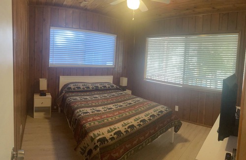 Wrightwood Cabin | Grizzly Cabin! 1 Min Walk to Grizzly Cafe Downtown