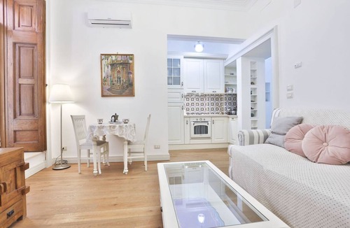 Rione Duomo Apartment | GuestHost - Maison Nicole - Central & Lovely Apartment