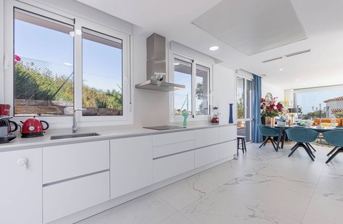 San Roque Villa | Heated Pool Villa/Sea & Gibraltar View