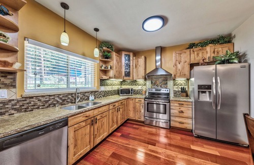 South Lake Tahoe House | Heavenly Chalet - Close to Gondola & Beaches