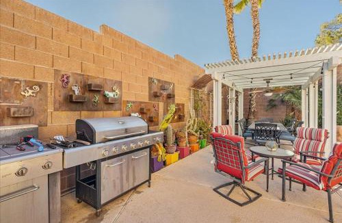 MacDonald Ranch Villa | Henderson Hacienda, 5br free heated pool-spa, 15 min to Strip