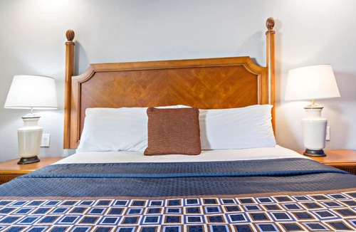 Dimond Hotel | Highlander Motel