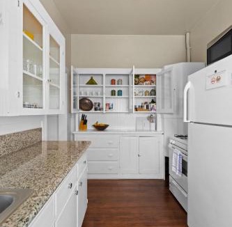Midtown Sacramento Apartment | Historic Charm with Parking in Center of Midtown