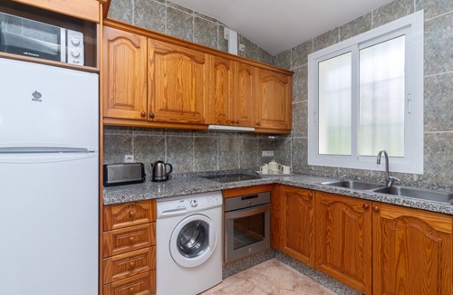 El Paraiso Apartment | Holiday Apartment '7A Allyson' with Pool, Private Garden & Wi-Fi